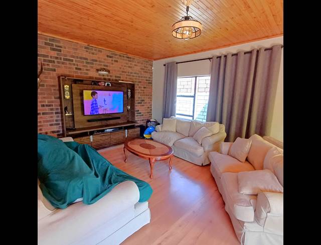 3 BEDROOM HOUSE FOR SALE IN RIVERSDALE